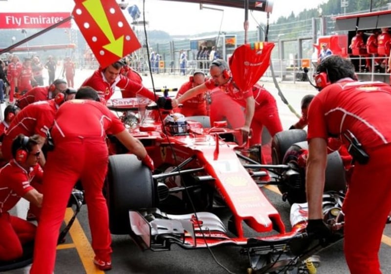 Italiaanse sportkrant: 'Livery van Ferrari grotendeels in het rood'