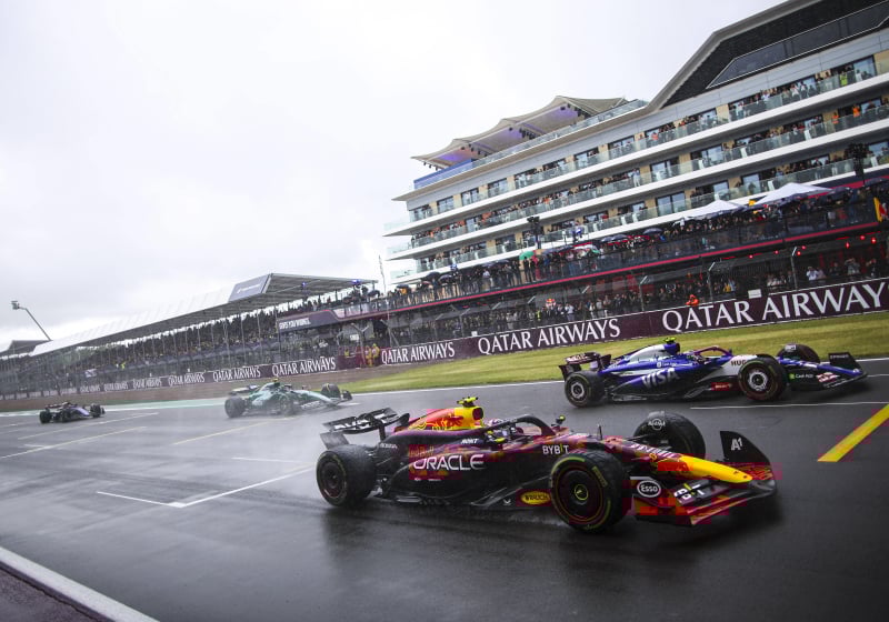F1 cars in the rain at Silverstone