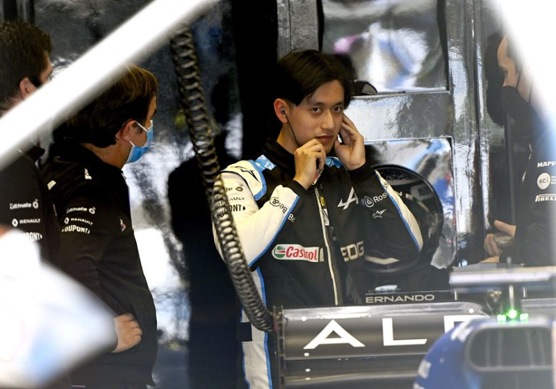 Helmut Marko ziet potentie in Guanyu Zhou: 'Hij is klaar voor het echte werk bij Alfa Romeo'