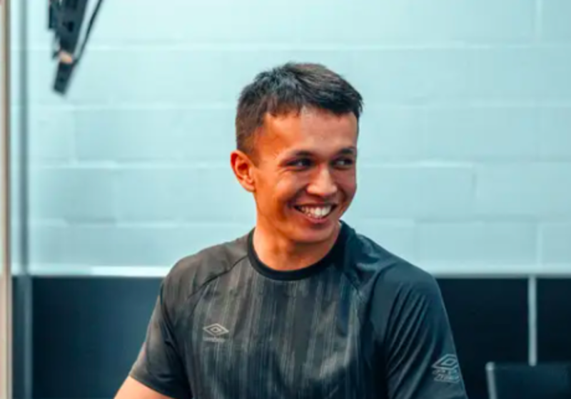 Albon op kartbaan als voorbereiding op nieuw seizoen: "Het is racen in zijn puurste vorm"