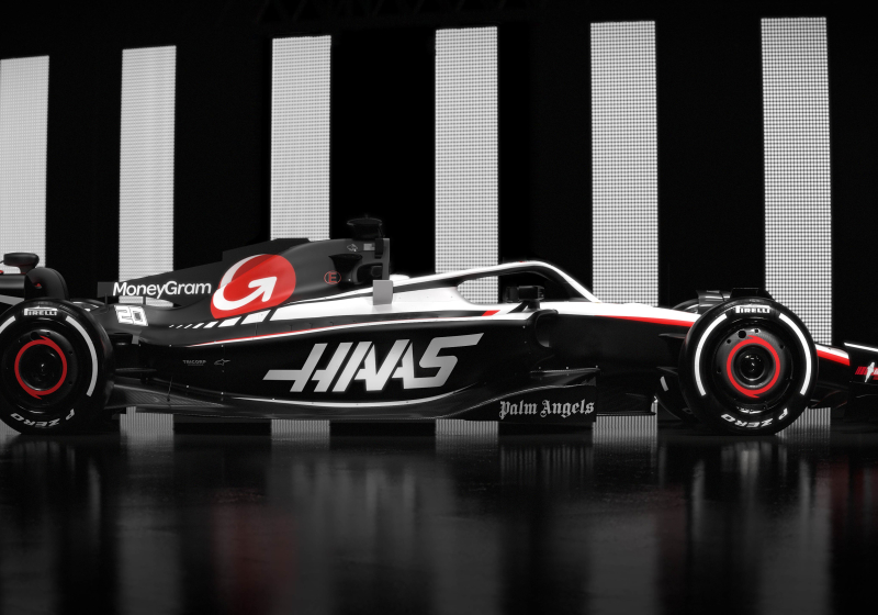 In beeld: Vernieuwd MoneyGram Haas F1 Team lanceert livery voor 2023-seizoen