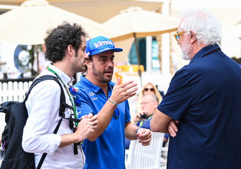 Alonso: Quiero un auto para competir por el título, pero no tengo sitio ahí
