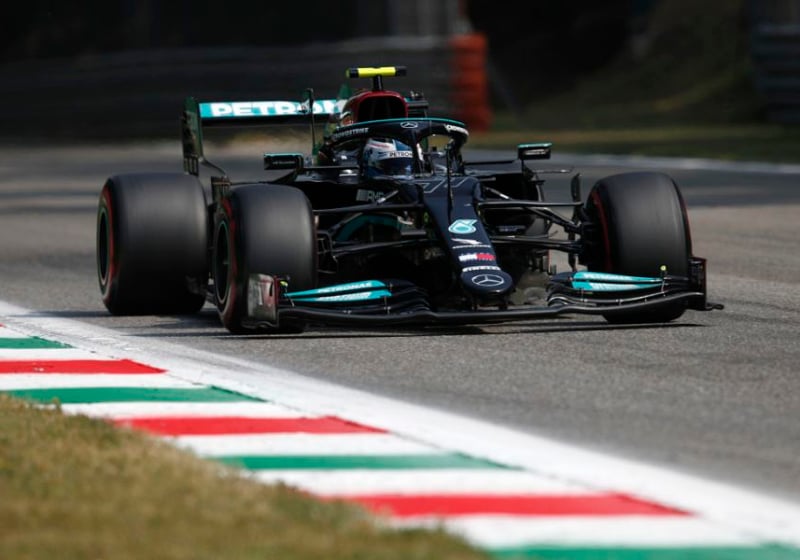 Sprintrace Italië: Verstappen verrassend op pole, baaldag voor Hamilton