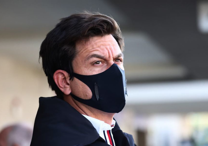 Wolff laat frustraties de vrije loop op boardradio: "Briljante prestatie Lewis, f**k them all"