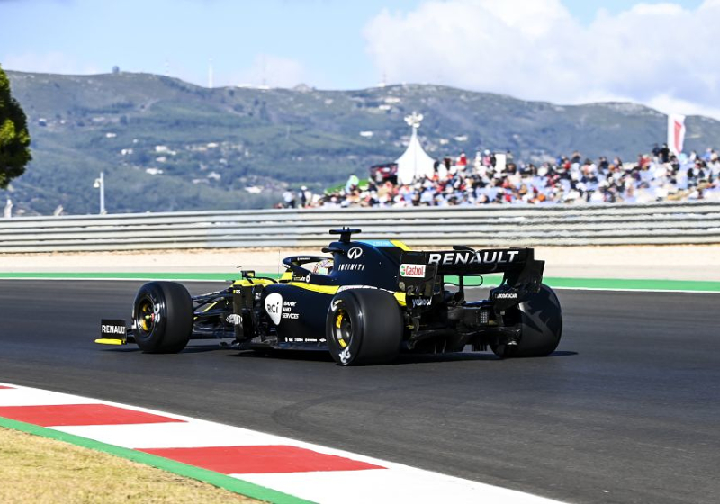 Ricciardo and Renault receive warning after "genuine mistake" with tyre mix-up