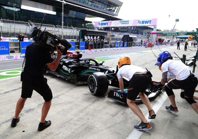 Bottas "tried something different" that led to "absolutely ridiculous" pit lane spin