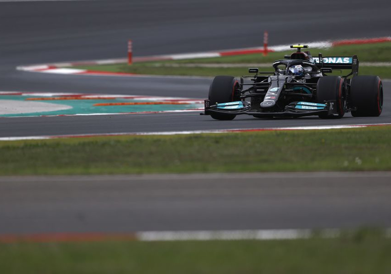 Bottas baalt: "Verloor in eerste sector veel tijd ten opzichte van Hamilton"