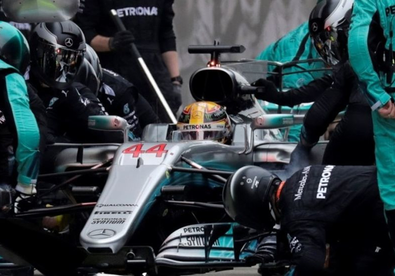 VIDEO: Mercedes illustreert de essentie van teamwork