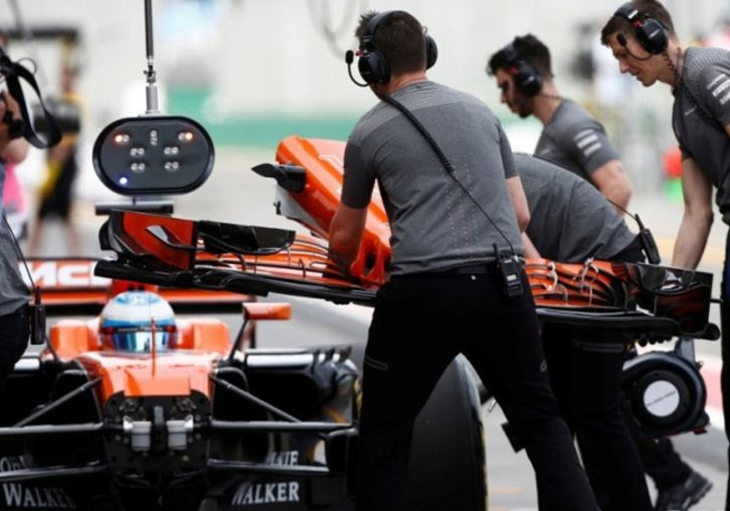 McLaren stuurt 2018-bolide al voor wintertest de baan op