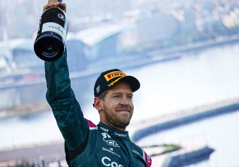 Vettel spreekt voorkeur in titelstrijd uit: "Ik zou heel blij zijn als Verstappen wint"