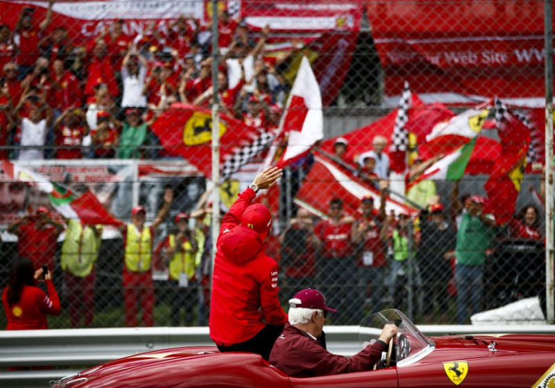 Leclerc: 'Andere teams zullen altijd jaloers zijn op de passie die Ferrari creëert'