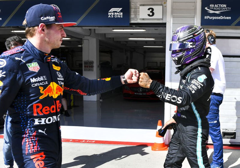 Plooij: 'Hamilton en Mercedes maken fouten door druk van Verstappen'