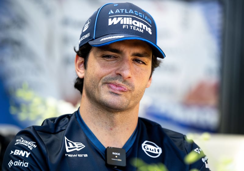 Sainz ziet twee kanshebbers: "Hij of Verstappen wordt wereldkampioen in 2026"