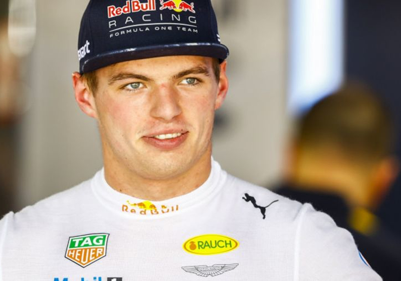 IN BEELD: Max Verstappen op weg naar eerste race van het seizoen!