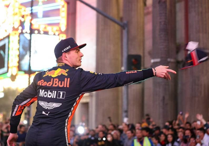 IN BEELD: Verstappen en collega's vermaken publiek tijdens F1 Festival
