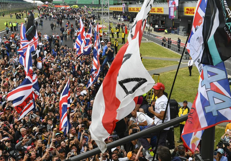 Hill verwacht warm onthaal Verstappen in Silverstone: "Zijn echte F1-fans"