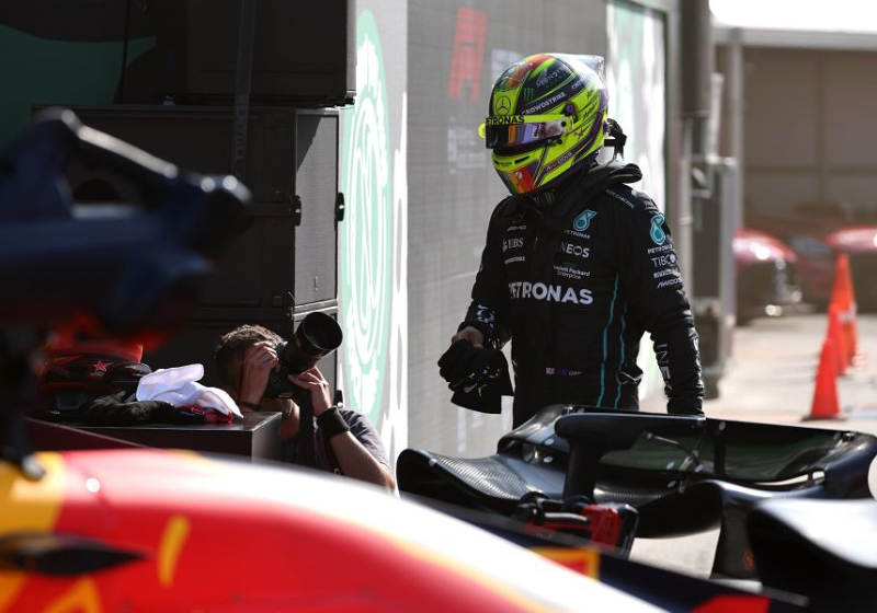 Rosberg niet te spreken over tactiek Mercedes: "Was vreselijk voor Lewis"