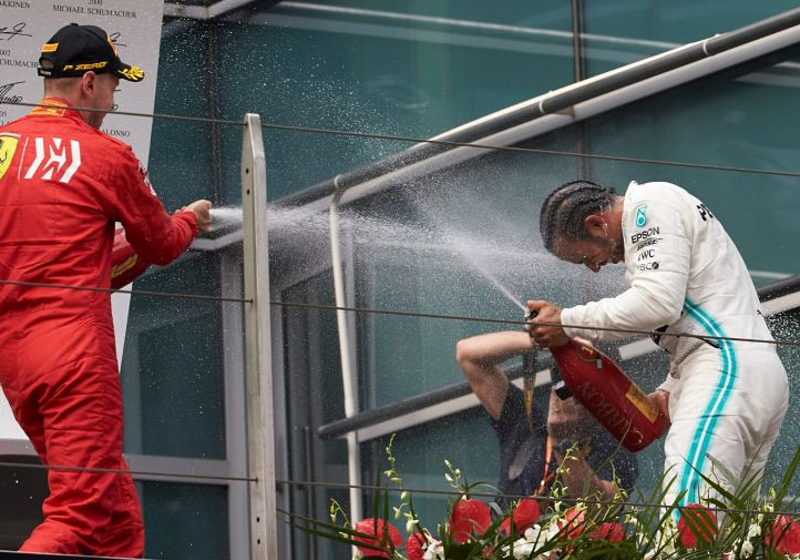 Ecclestone: "Vettel naar Mercedes zou goed zijn voor de sport"