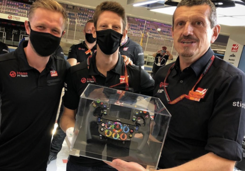 Haas verrast Romain Grosjean met bijzonder afscheidscadeau