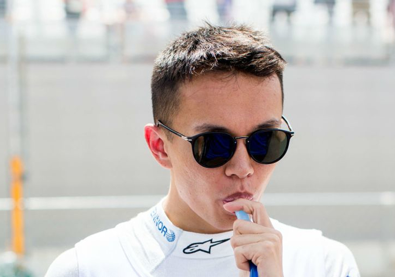 Albon naar Red Bull? "Ik denk niet over dat soort dingen na"