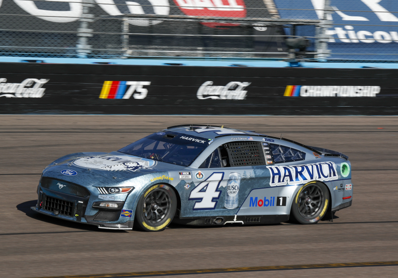 Verstappen geeft speciaal cadeau aan NASCAR-kampioen Harvick voor pensioen