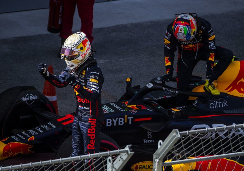 Verstappen heeft initiatief overgenomen van Leclerc: "Ik zet mijn geld op Max"