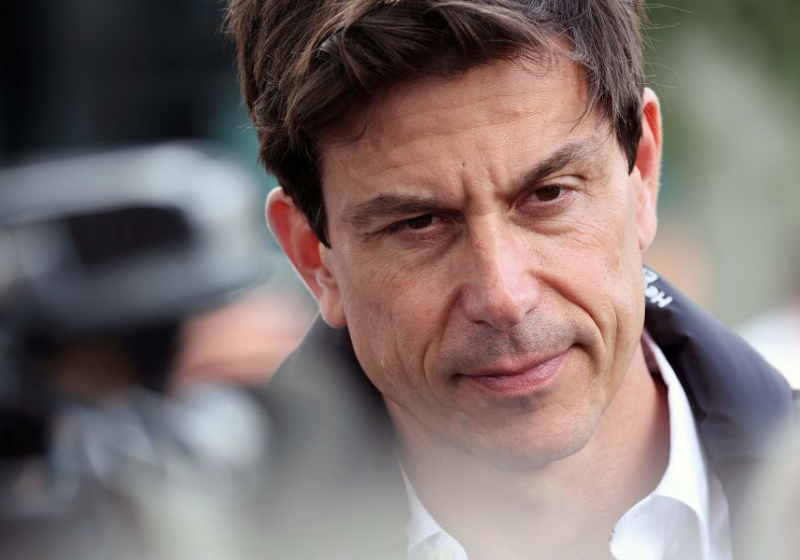 Wolff na debacle in sprintrace: "Wil mezelf het liefste wurgen met deze snelheid"