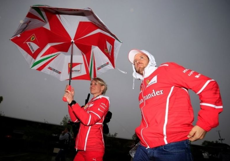 Sebastian Vettel ontkent crisis bij Ferrari