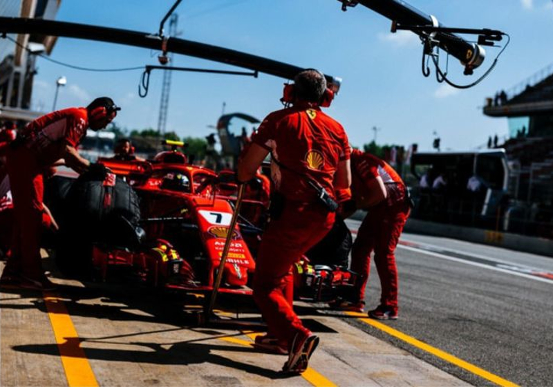 Raikkonen blows up as gap at the top closes again