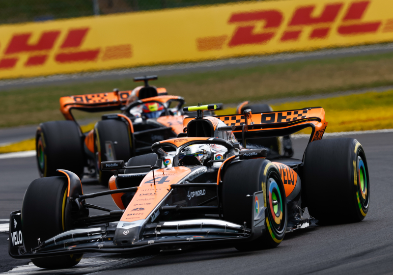 McLaren sorprende en Silverstone, pero no le alcanza contra Max Verstappen; Checo Pérez, sexto
