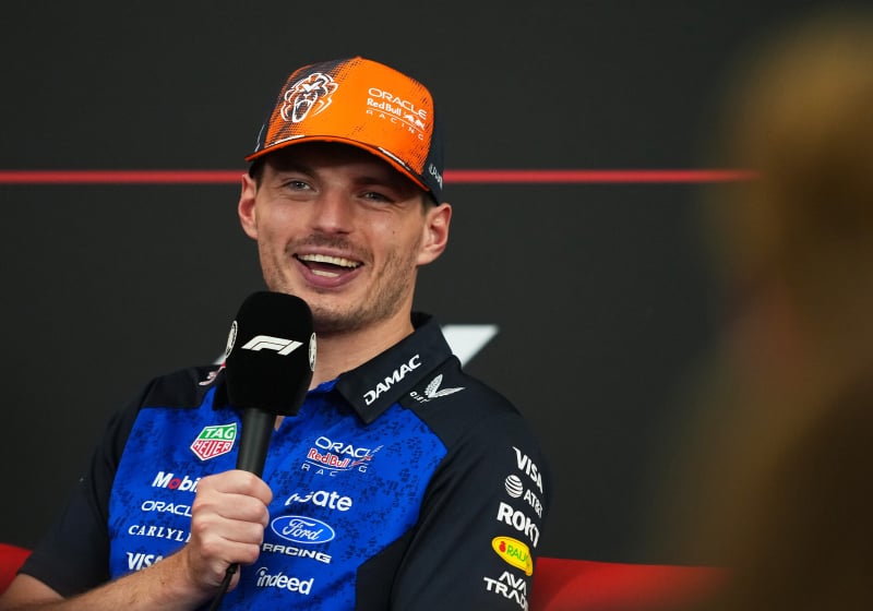 Verstappen knipoogt over gehekelde Red Bull-vleugel: 'Bleef dit keer tenminste op de baan'