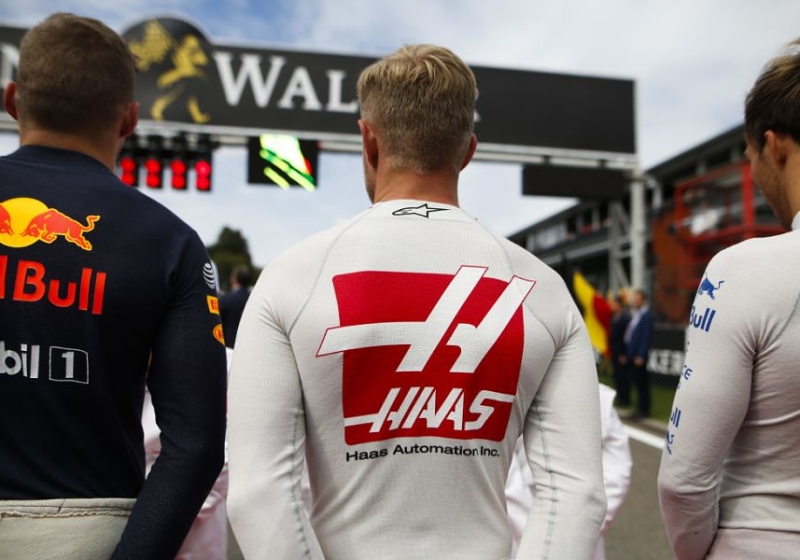 Magnussen schaart zich achter Verstappen: "Praat zelfs met zijn vrouw en kinderen"
