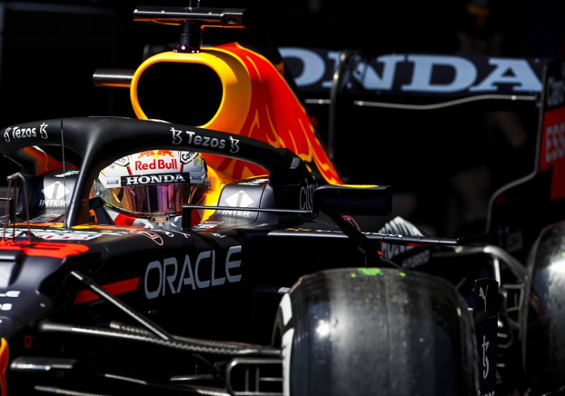 Verstappen: "Moeten steeds nieuwe onderdelen op de auto brengen"