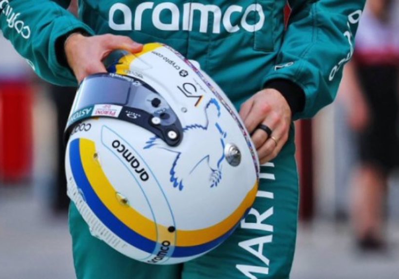 El casco "por la paz" de Vettel causó un problema político