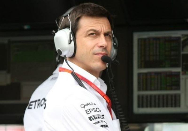 Mercedes verlengt contracten van twee steunpilaren