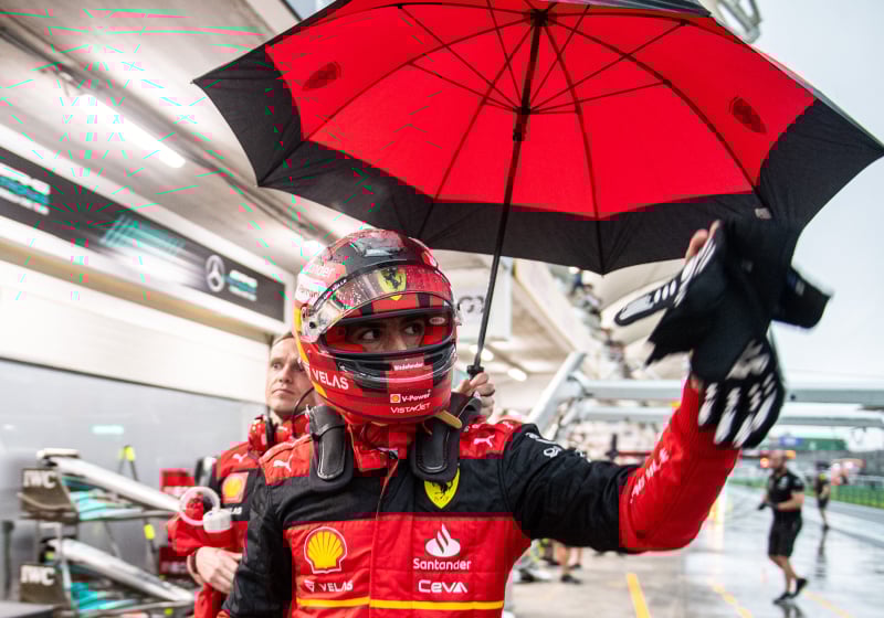 Sainz: Esperábamos un poco más del coche en Ferrari