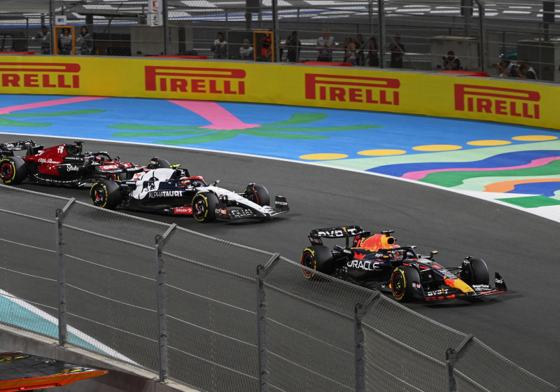 Max Verstappen, vencido por Yuki Tsunoda en una carrera de 'Mega Trucks'