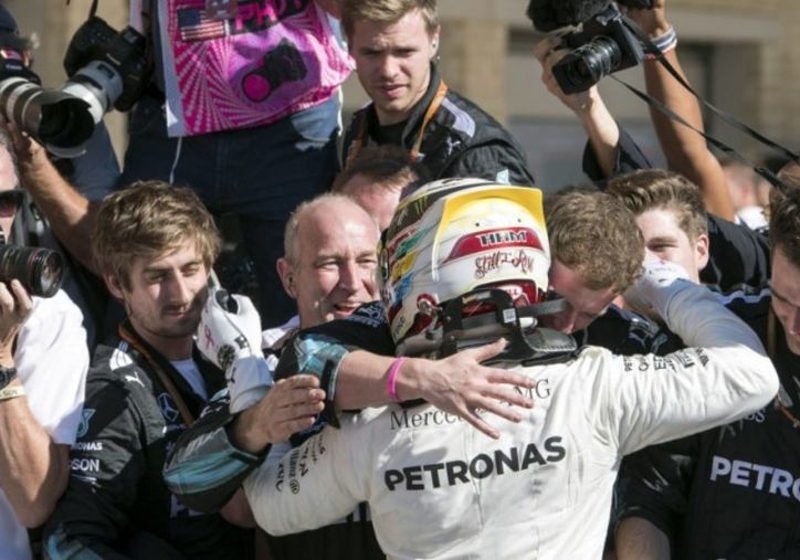 VIDEO: Mercedes kerstspecial dag 21: Feestelijk Mexico