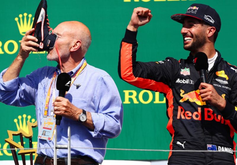 VIDEO: Ricciardo en acteur Patrick Stewart doen 'Shoey'