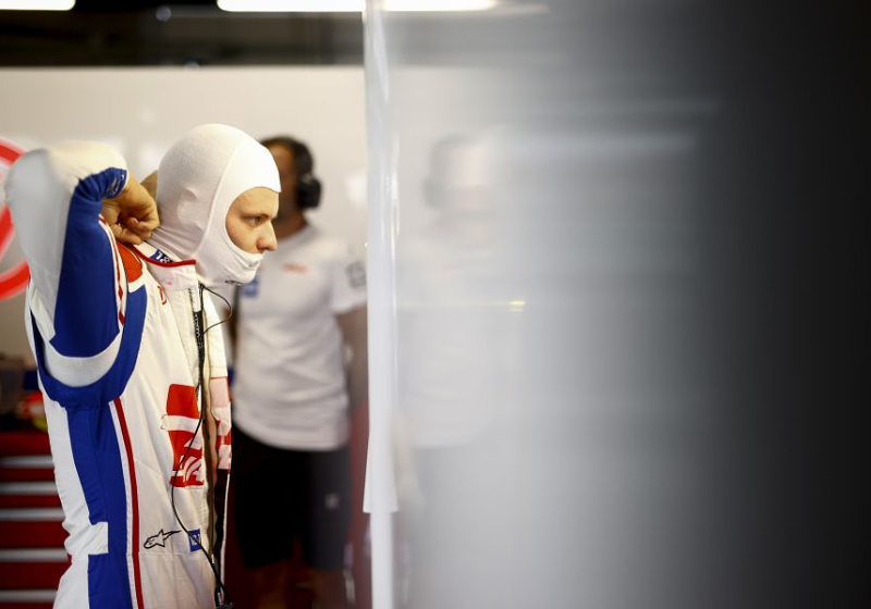 Schumacher moet het in Hongarije zonder updates op zijn Haas doen