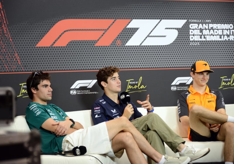 Lance Stroll, Franco Colapinto and Oscar Piastri address the F1 media from a sofa