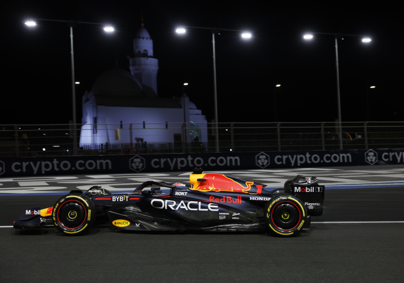 Verstappen in command as traffic bedlam sparks Saudi Arabian GP qualifying fears