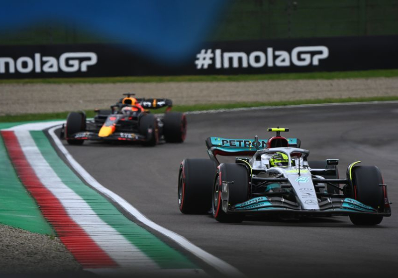 Verstappen levels Mercedes dig after lapping Hamilton
