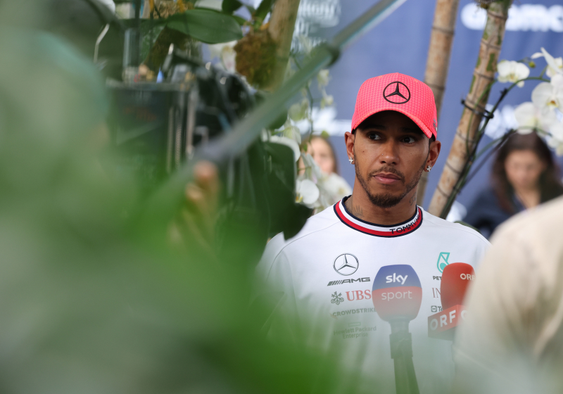 Wolff noemt salarisonderhandelingen met Hamilton 'ongemakkelijk'