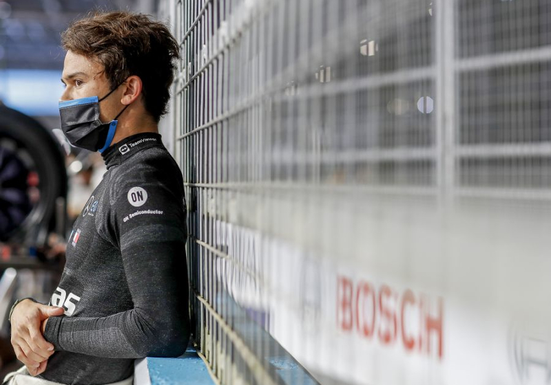 Bottas reageert op Formule 1-geruchten De Vries: 'Niet mijn zorg'