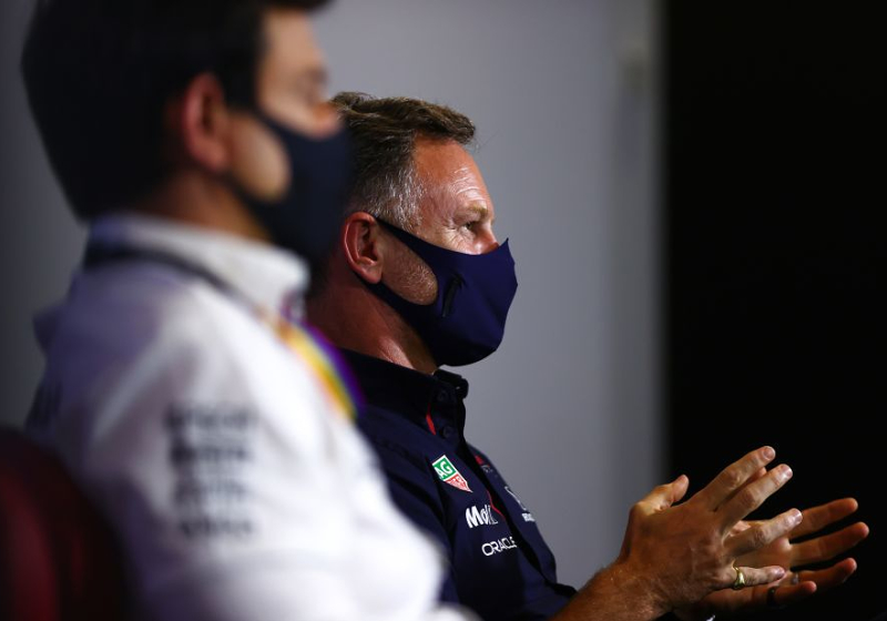 Horner over gelobby Mercedes in titelstrijd: "Het is een duidelijke strategie"