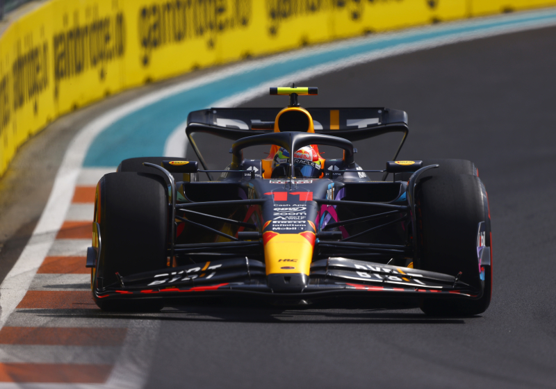 Pérez pakt pole in Miami na vallen van rode vlag, Verstappen moet genoegen nemen met P9