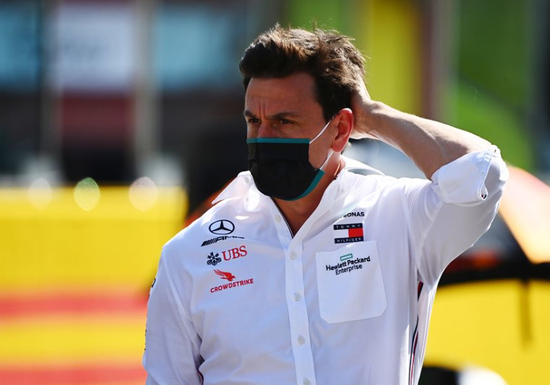 Wolff niet blij met wedstrijdleiding: "Respecteer stewards, maar dit is vergezocht"