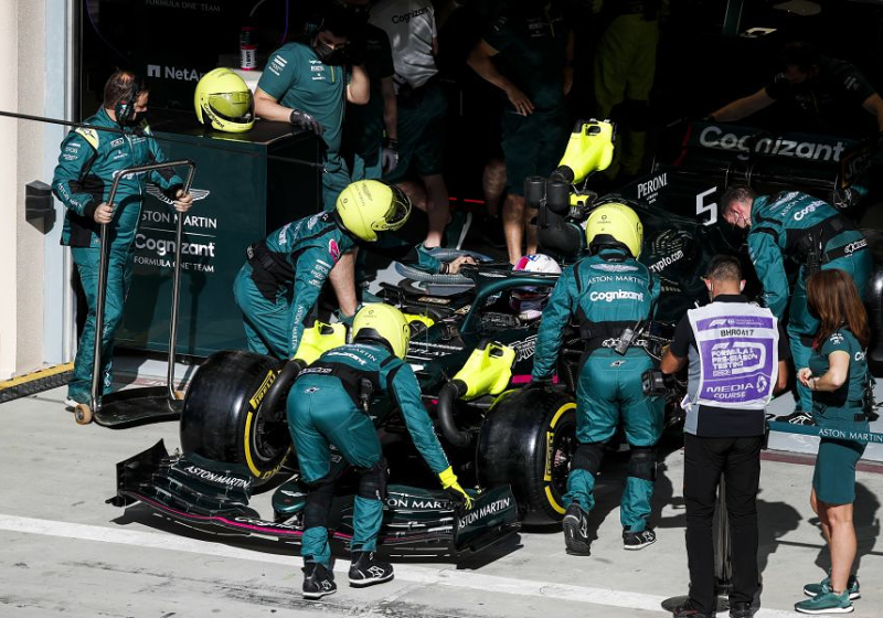 'Twee teamleden Aston Martin in quarantaine na positieve coronatest'