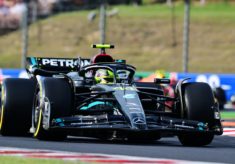 Hamilton troeft Verstappen af tijdens laatste training voor kwalificatie in Hongarije